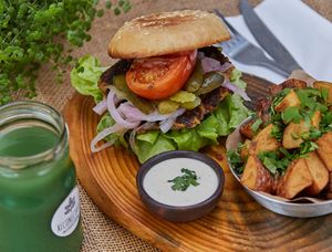 Nitan Vurger 💚🌱 at Nitan Gourmet in Valparaiso