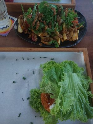Tomato fries and Dr.Avocado at Cafe Gutenburger in Marburg