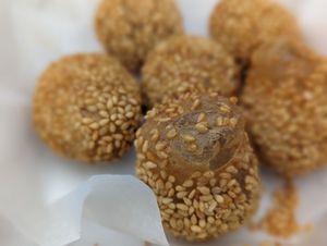 Sesame balls at Veggie House  in Chicago
