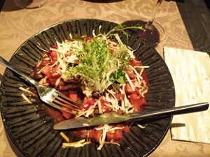 Tofu com vegetais e molho de especiarias at Pratu's in Alcobaca