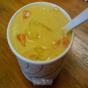 Yellow Curry at Farmers Market Store & Deli Cafe in Lahaina