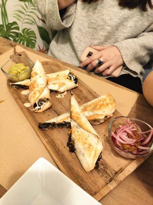 Quesadilla vegana at Fresh Green in San Sebastian