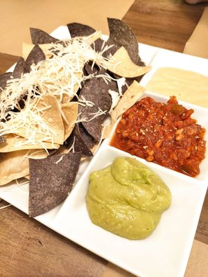 Totopos 3 salsas at Fresh Green in San Sebastian