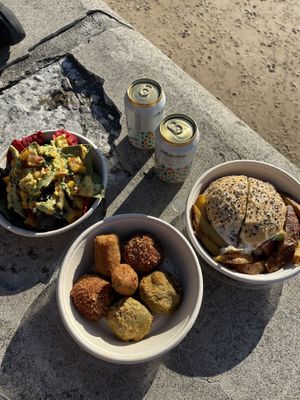 Nachos, burger y croquetas  at Fresh Green in San Sebastian