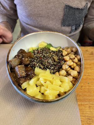 Bowl de quinoa  at Fresh Green in San Sebastian