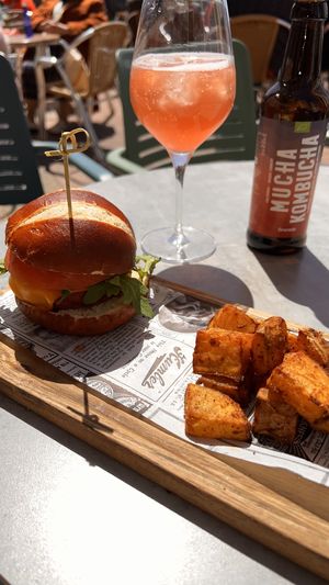 Burger & Kombucha  at Fresh Green in San Sebastian