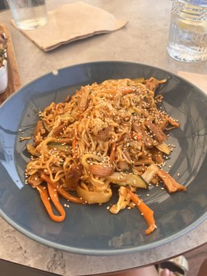 Fideos con no-pollo  at Fresh Green in San Sebastian