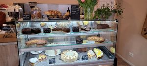Fast täglich 2 - 3 vegane Kuchen, laut Bedienung at Kaffee 26 in Berlin