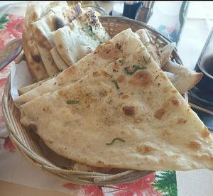 Knoblauch Naan mit Öl statt Butter at Taste it India in Essen