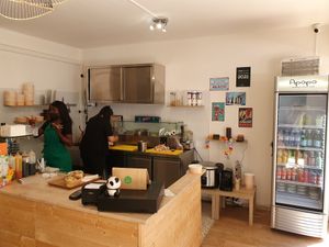 You can choose options and exteas at Apopo in Antibes