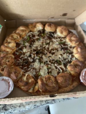 Deluxe vegan crown pizza at Mario's Pizza in Orlando