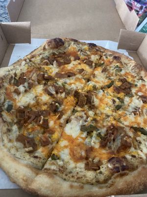 Vegan buffalo chikn pizza at Mario's Pizza in Orlando