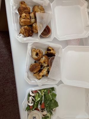 garlic notes, pepperoni bites & salad  at Mario's Pizza in Orlando