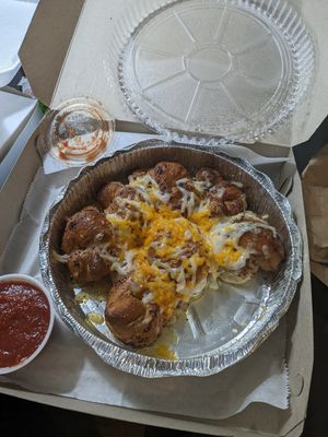 Vegan cheesy garlic knots at Mario's Pizza in Orlando