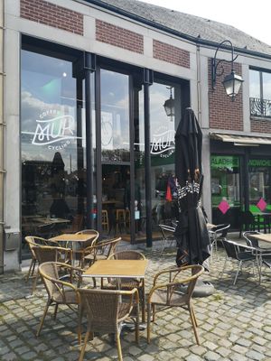 Outside at Mur in Huy