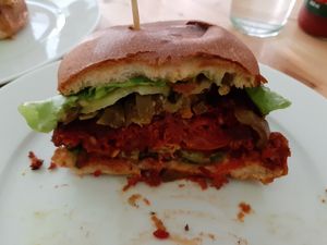 vegan Burger "Miami Reis" at Hempels Burger in Erlangen