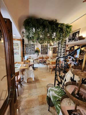  at La Capannina in Capri