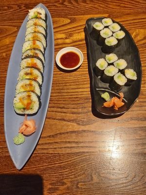 Left :  Vegan Futomaki roll (10pcs) : veg tempura, avocado, sweet chilli sauce & sesame seeds

Right: 2 xs 6pcs avocado maki at Japan Street Food in Paisley