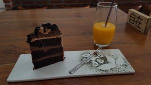 Oreo cake at LN Fortunate Coffee in Denpasar