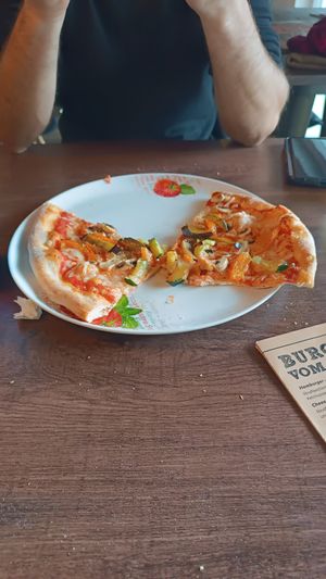Pizza with violife cheese at Burger Pizza by EK in Landeck