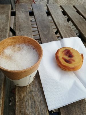 Nata and cappuccino at Vegan Nata - Chiado in Lisbon