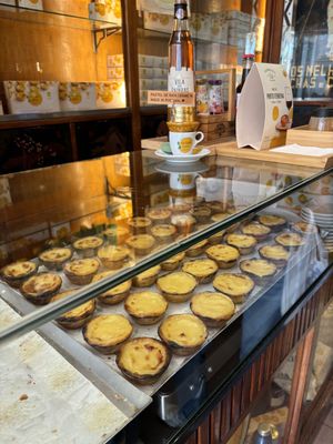 Small nice shop selling vegan nata   at Vegan Nata - Chiado in Lisbon