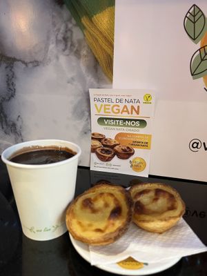Hot chocolate and tarts  at Vegan Nata - Chiado in Lisbon