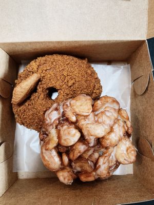 Caramel Instagraham and Haut Comme Une Pomme at La Beignerie in Montreal