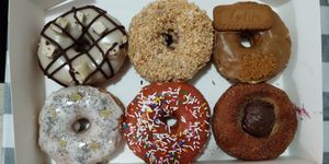 January flavors + a few randoms at La Beignerie in Montreal