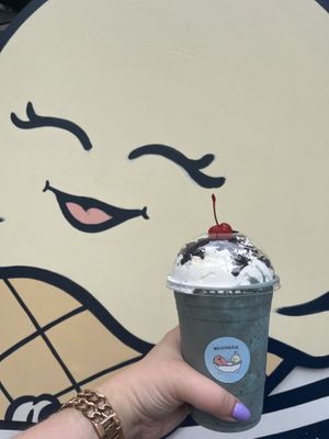 Schtroumpf Oreo milkshake    at La Beignerie in Montreal