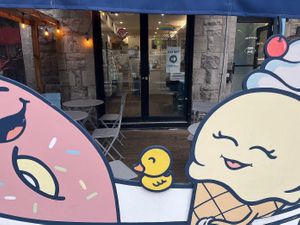 Cute outdoor space stays dry even when it's raining at La Beignerie in Montreal