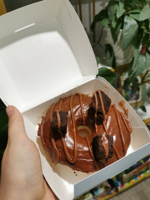 Beigne caramel et brownies at La Beignerie in Montreal