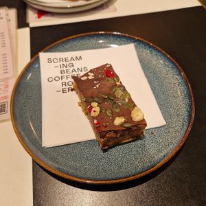 raw date bar at Screaming Beans in Amsterdam