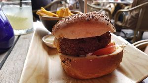 Burger at Wijnhaven in Delft