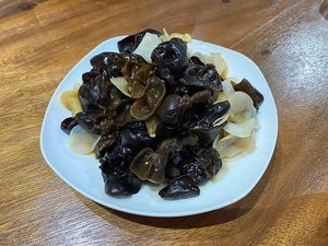 Sweet & Sour Ying Yang Fungus 糖醋黑白木耳 at Yu Fu Abundance 如庫豐生有機食堂 in New Territories