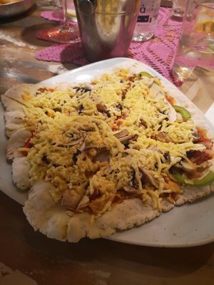 Glutenfree and vegan pizza at Raeti in Crete