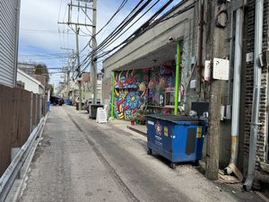 Storefrontt  at Beacon Doughnuts in Chicago