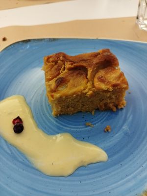 Tarta de manzana asada at El Berenjenal in Valladolid
