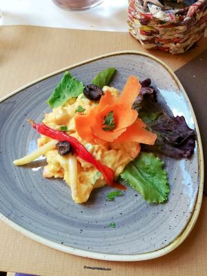 Ensaladilla de verduras y legumbres con mayonesa de mango at El Berenjenal in Valladolid
