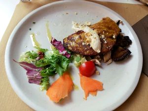 Tortita de manzana y platano rellena de setas at El Berenjenal in Valladolid