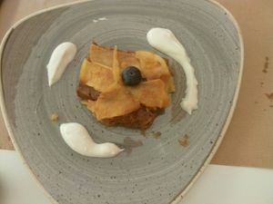 Tarta manzana vegan at El Berenjenal in Valladolid