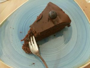 Tarta Sacher vegan at El Berenjenal in Valladolid