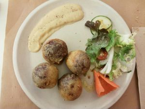 Albóndigas de calabaza y cebolla roja vegan at El Berenjenal in Valladolid