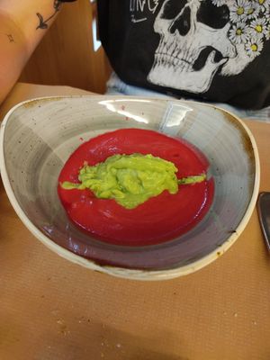 Crema de remolacha con helado de Aguacate at El Berenjenal in Valladolid
