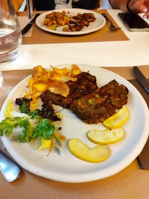 Seitan casero a la plancha at El Berenjenal in Valladolid