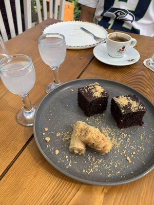 Dessert offert at Gioma Meze in Crete