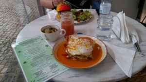 Francesinha vegetariana at Bloomy Market in Setubal