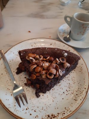 Cake at Bloomy Market in Setubal