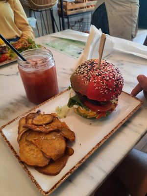 Burguer at Bloomy Market in Setubal