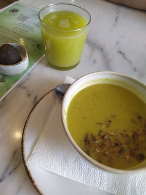Sopa do dia, sumo de ananás e bolinha energética at Bloomy Market in Setubal